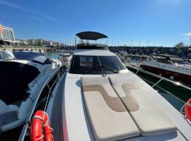 Яхта Azimut 52